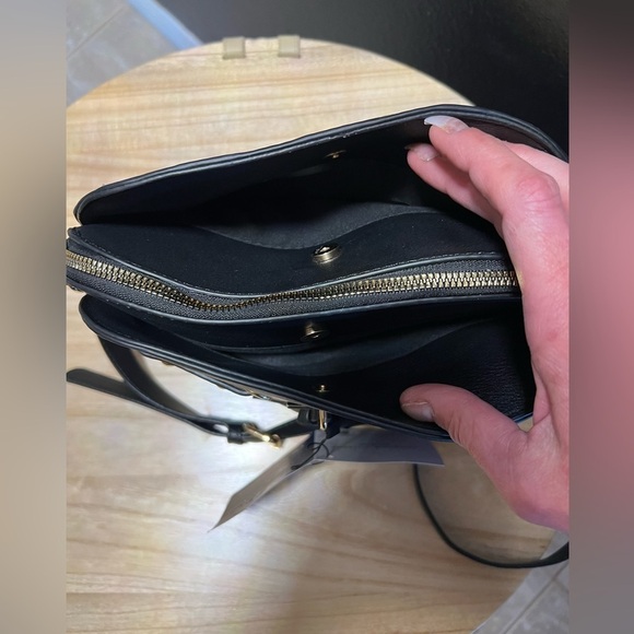 🖤NWT-Adrienne Vittadini Marsellies Signature Collection Domed Crossbody🖤 - Picture 9 of 10